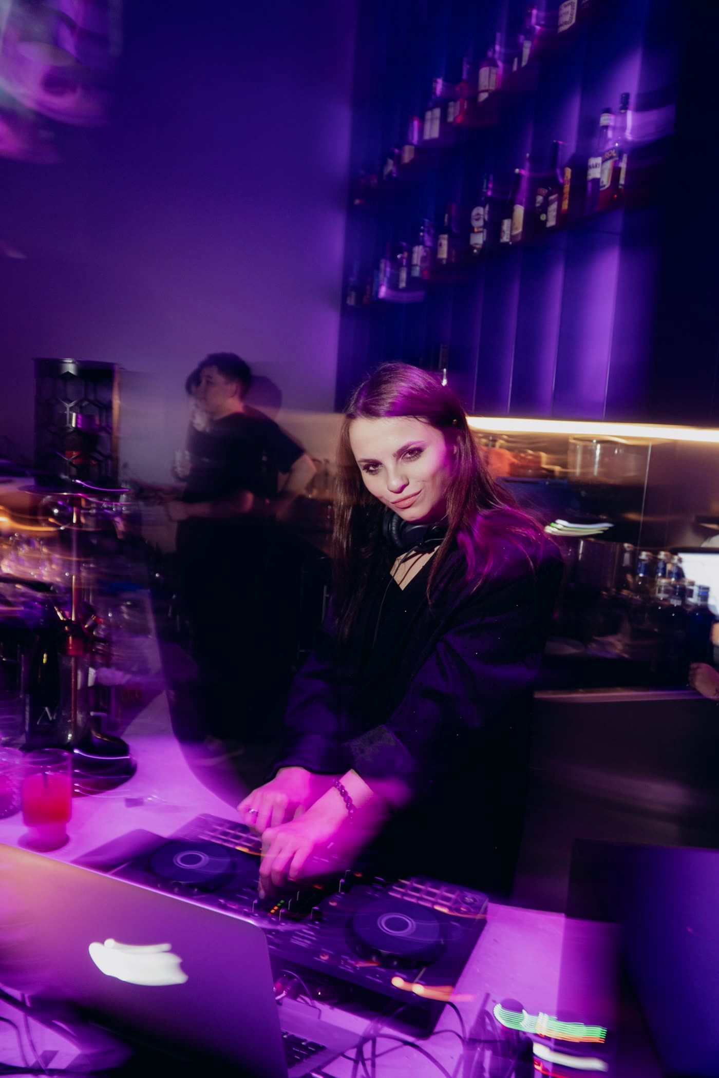 DJ за пультом Cloud 9